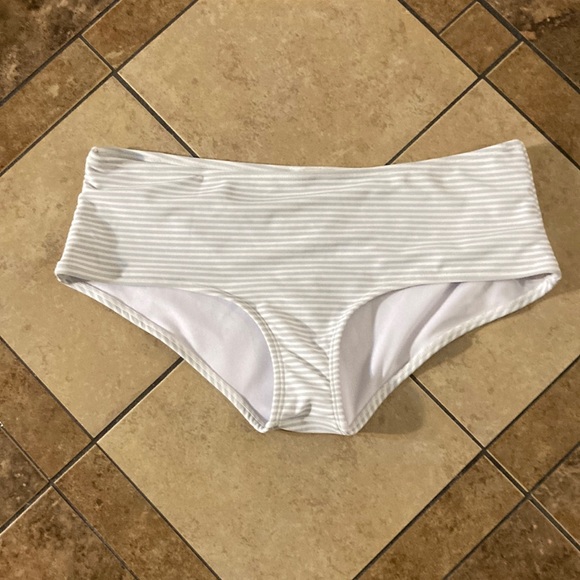 Brynn & Brooke bikini bottoms - Picture 1 of 5